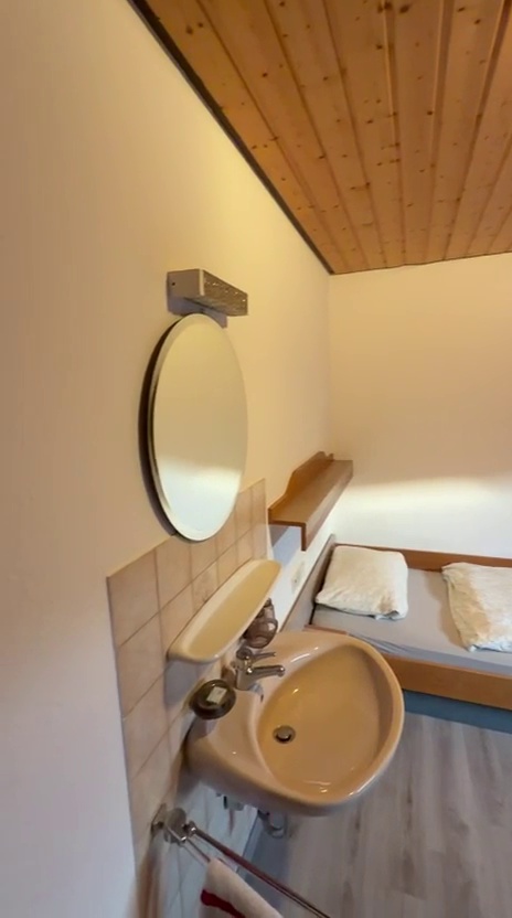 Obergeschoss 2 – Zimmer 10 (Einzelzimmer/FW) - Bild 2